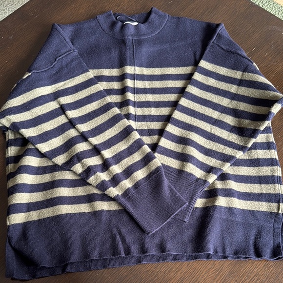 Zara Sweaters - Zara Blue and Tan Crewneck Sweater Classic Knit